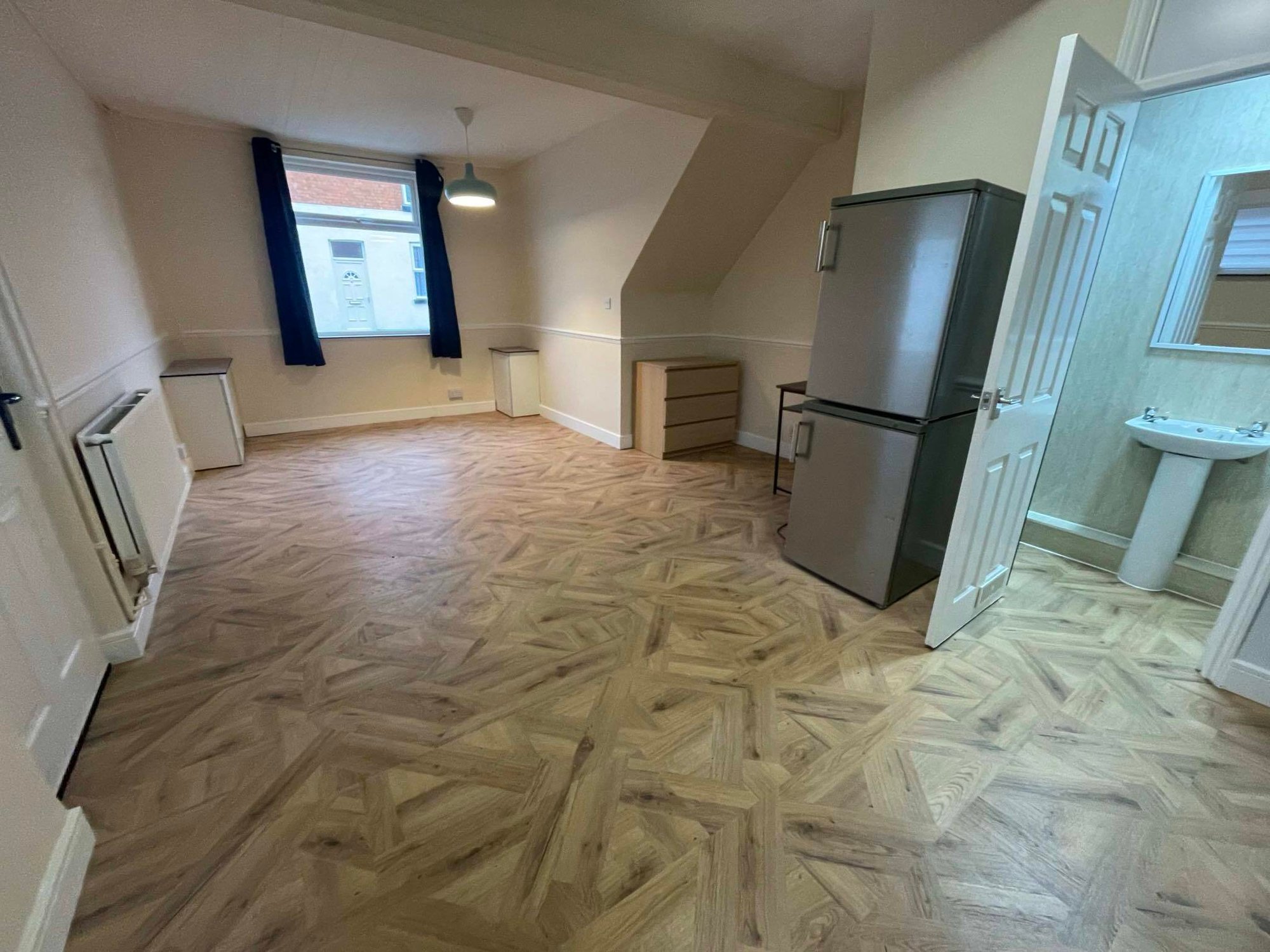 ef4bc3d5-c939-403d-a5fa-b5c120463e82 ef4bc3d5-c939-403d-a5fa-b5c120463e82